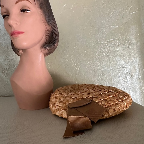LOVELY VINTAGE GOLD STRAW BERET WITH TAN GROSGRAIN BOW main image 5